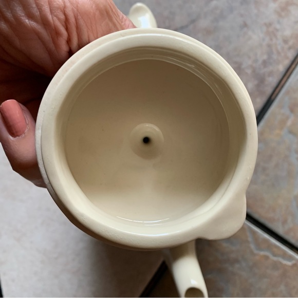 TEAPOT. Floral Painted Pot. 6 inches tall, 7 inches wide from handle to … - Picture 5 of 8